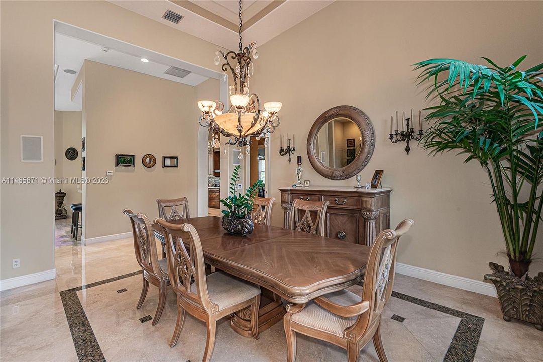 最近售出: $1,674,995 (6 贝兹, 4 浴室, 4578 平方英尺)