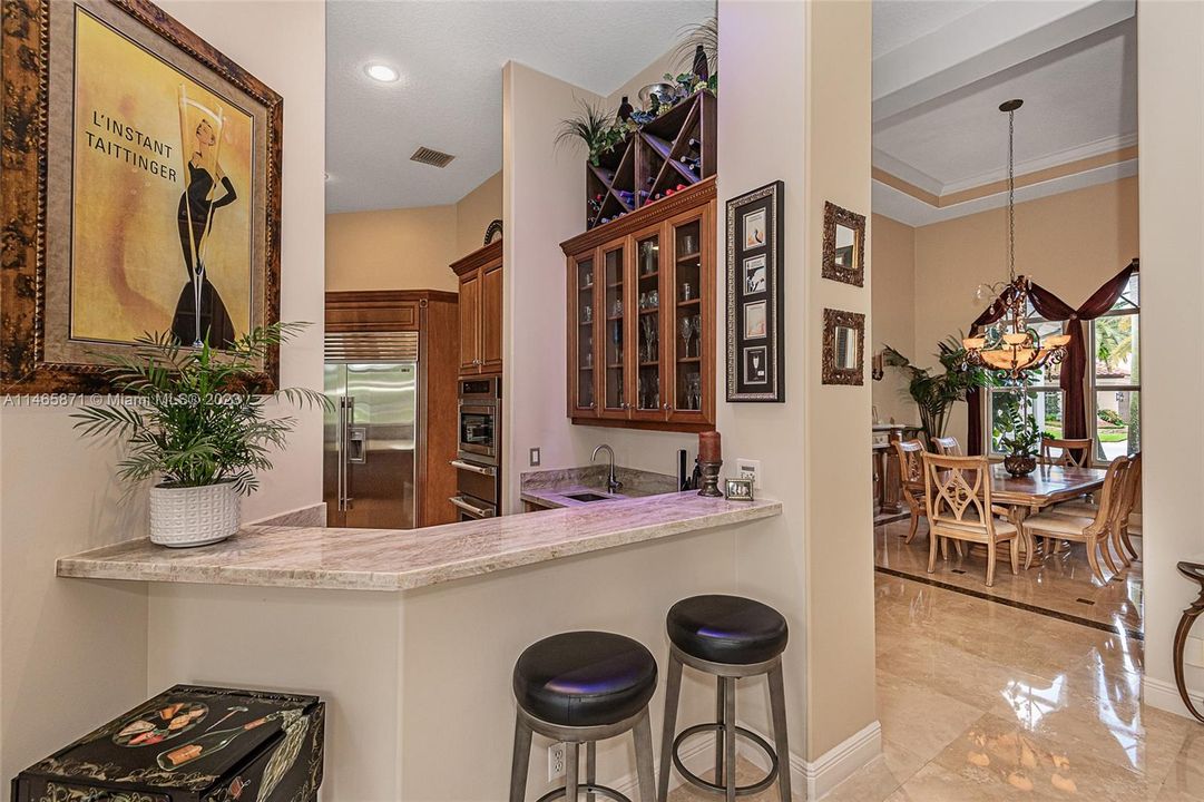 最近售出: $1,674,995 (6 贝兹, 4 浴室, 4578 平方英尺)