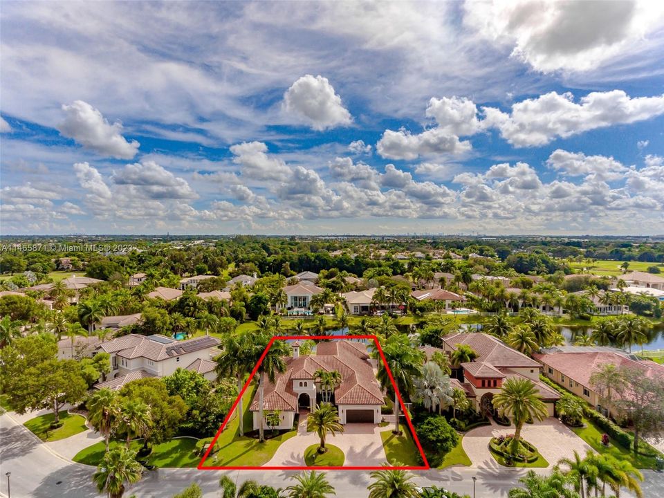 最近售出: $1,674,995 (6 贝兹, 4 浴室, 4578 平方英尺)