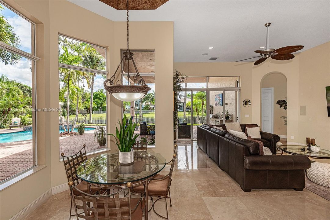 最近售出: $1,674,995 (6 贝兹, 4 浴室, 4578 平方英尺)