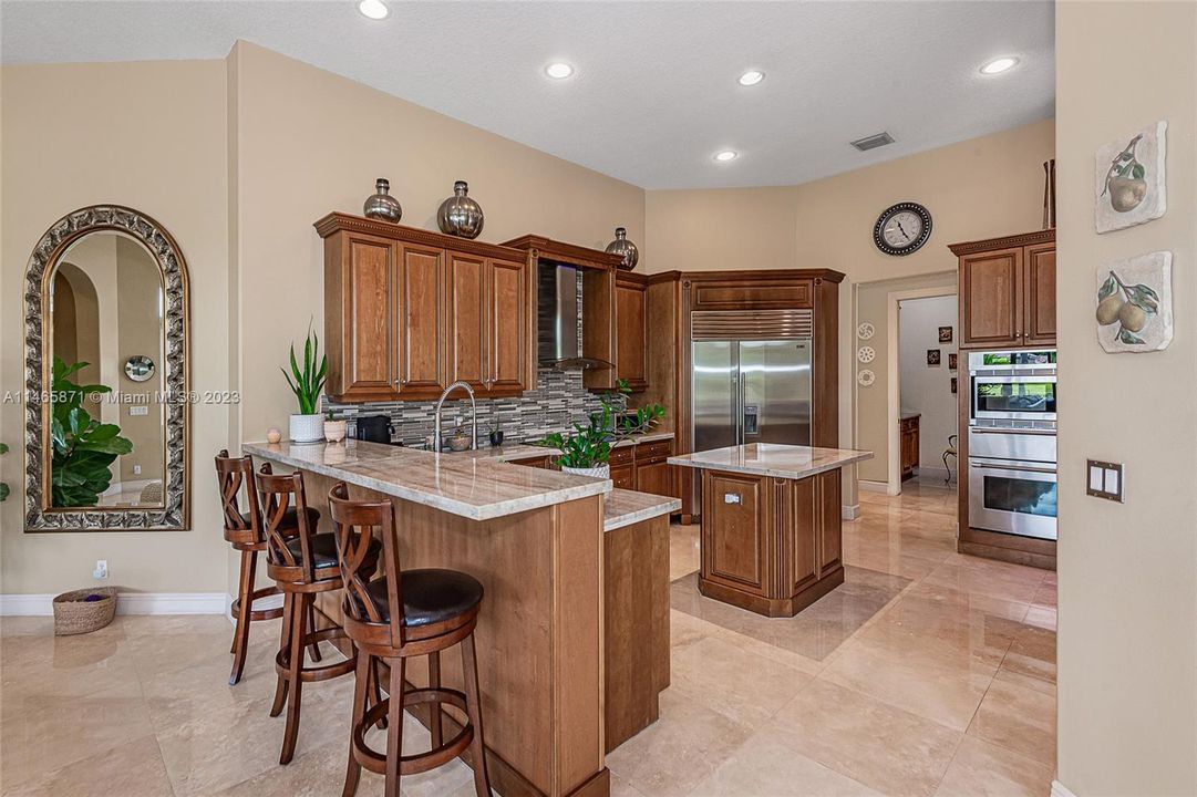 最近售出: $1,674,995 (6 贝兹, 4 浴室, 4578 平方英尺)