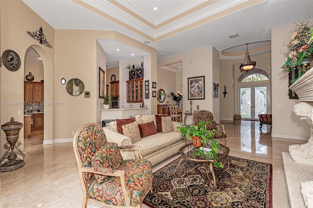 最近售出: $1,674,995 (6 贝兹, 4 浴室, 4578 平方英尺)