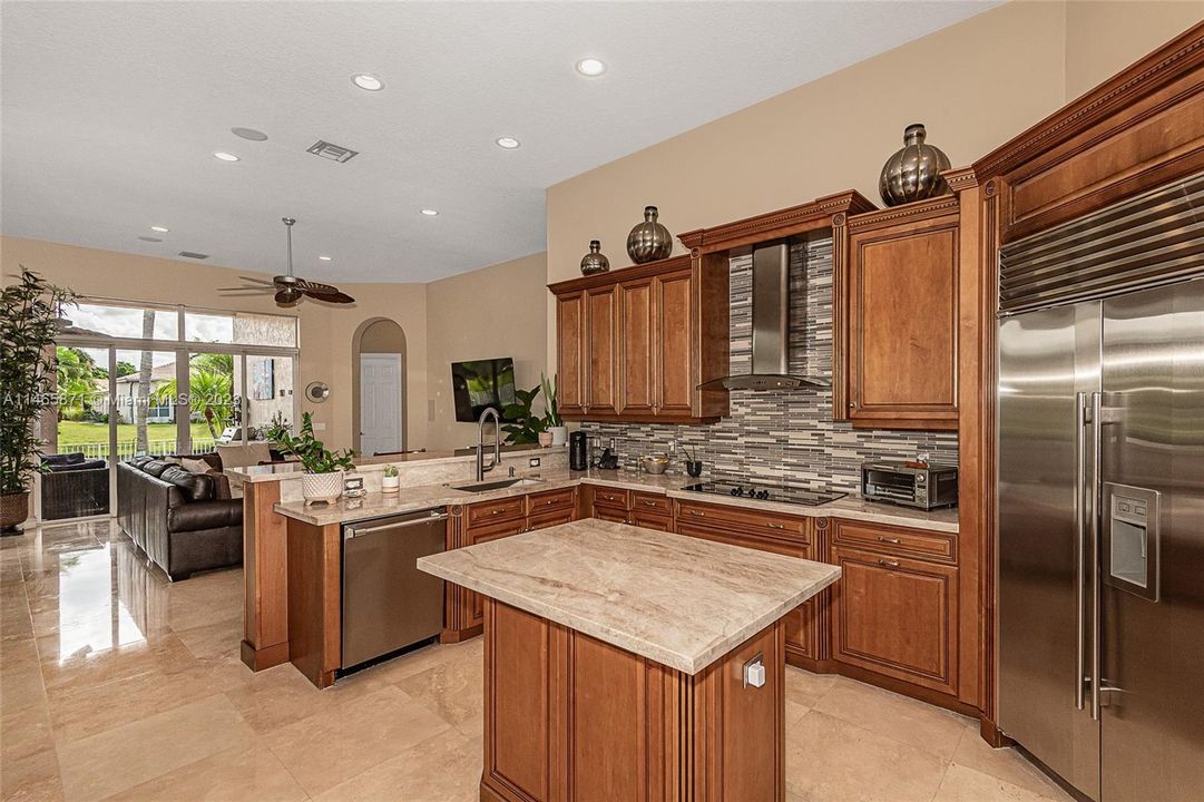 最近售出: $1,674,995 (6 贝兹, 4 浴室, 4578 平方英尺)