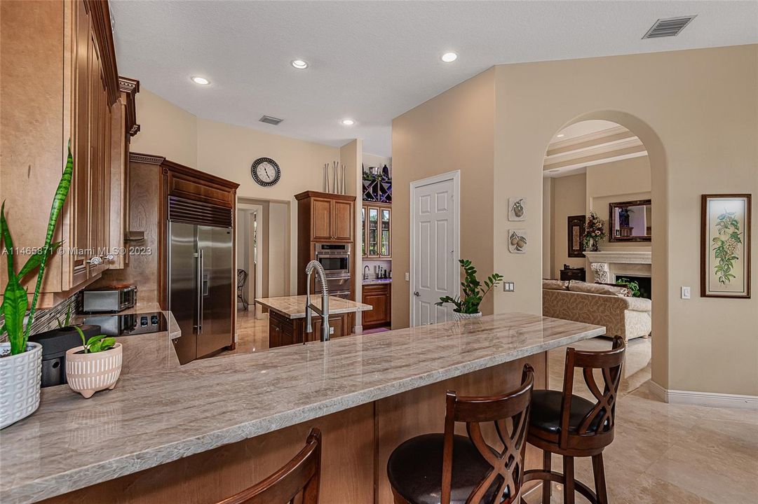 最近售出: $1,674,995 (6 贝兹, 4 浴室, 4578 平方英尺)