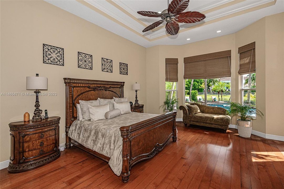 最近售出: $1,674,995 (6 贝兹, 4 浴室, 4578 平方英尺)