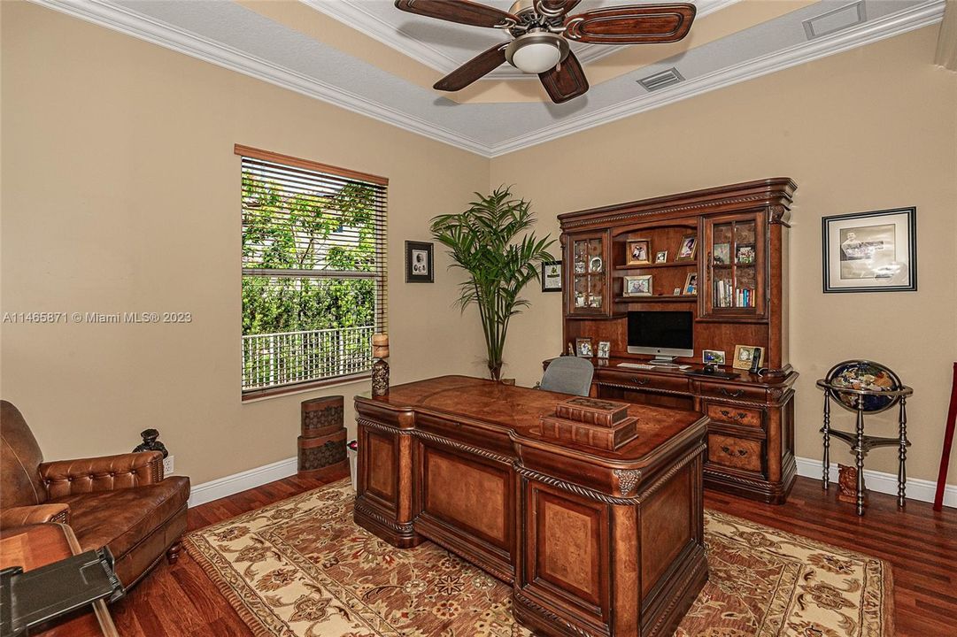 最近售出: $1,674,995 (6 贝兹, 4 浴室, 4578 平方英尺)