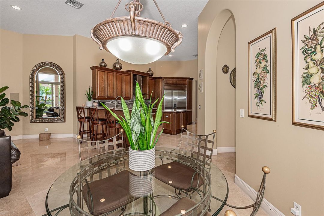 最近售出: $1,674,995 (6 贝兹, 4 浴室, 4578 平方英尺)