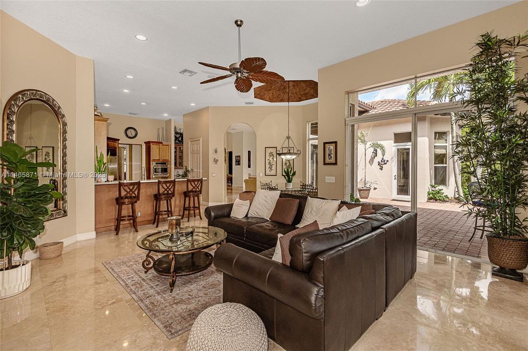 最近售出: $1,674,995 (6 贝兹, 4 浴室, 4578 平方英尺)