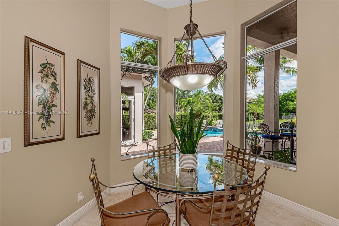 最近售出: $1,674,995 (6 贝兹, 4 浴室, 4578 平方英尺)