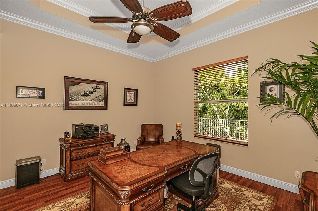 最近售出: $1,674,995 (6 贝兹, 4 浴室, 4578 平方英尺)