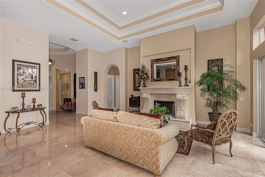 最近售出: $1,674,995 (6 贝兹, 4 浴室, 4578 平方英尺)