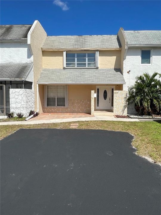 Recently Sold: $329,999 (3 beds, 2 baths, 1506 Square Feet)