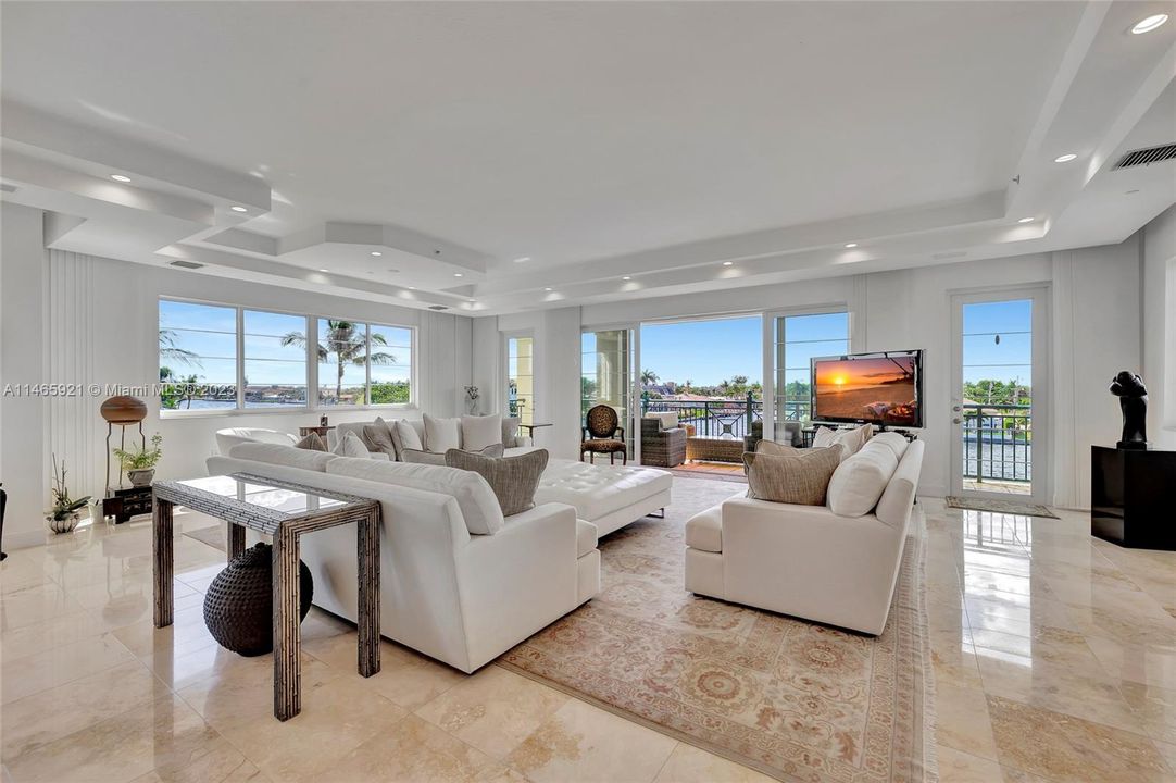 Recently Sold: $2,495,000 (3 beds, 3 baths, 3770 Square Feet)