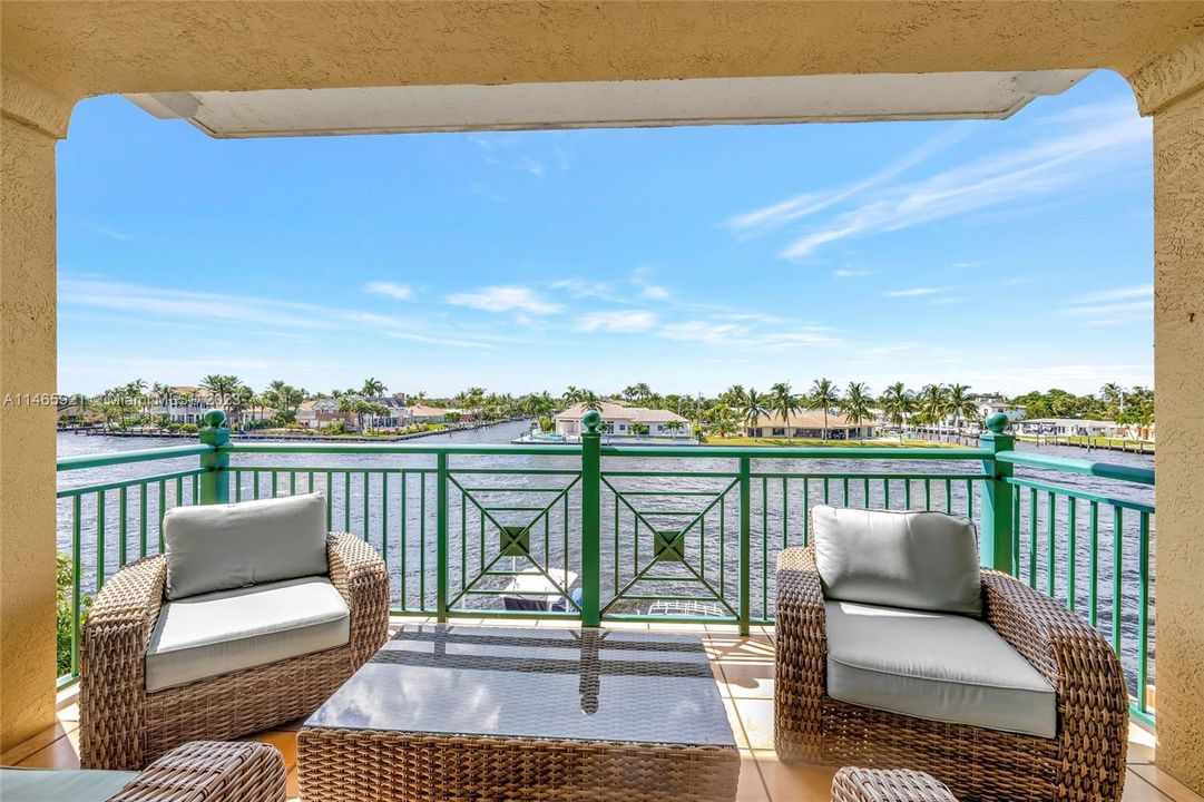 Recently Sold: $2,495,000 (3 beds, 3 baths, 3770 Square Feet)