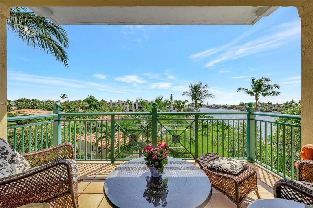 Recently Sold: $2,495,000 (3 beds, 3 baths, 3770 Square Feet)