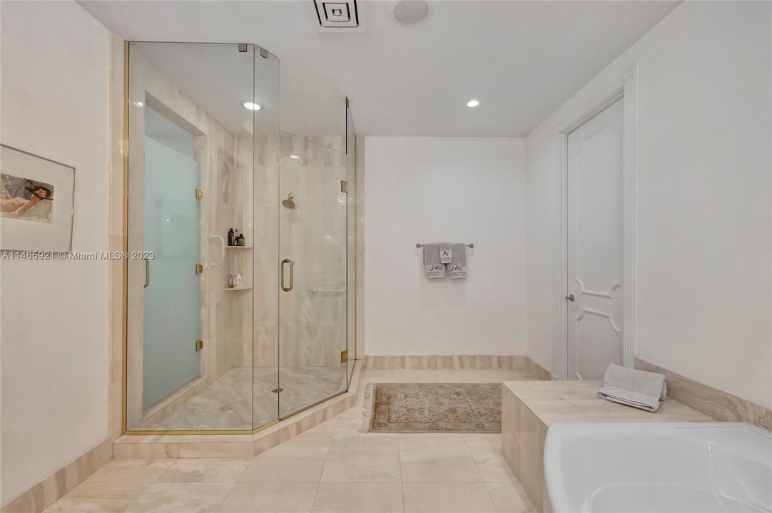 Recently Sold: $2,495,000 (3 beds, 3 baths, 3770 Square Feet)