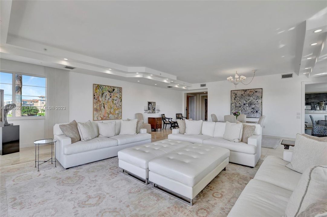 Recently Sold: $2,495,000 (3 beds, 3 baths, 3770 Square Feet)