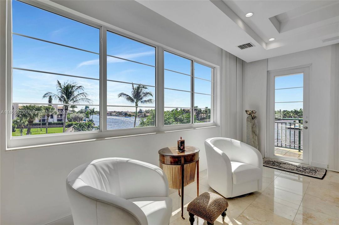 Recently Sold: $2,495,000 (3 beds, 3 baths, 3770 Square Feet)