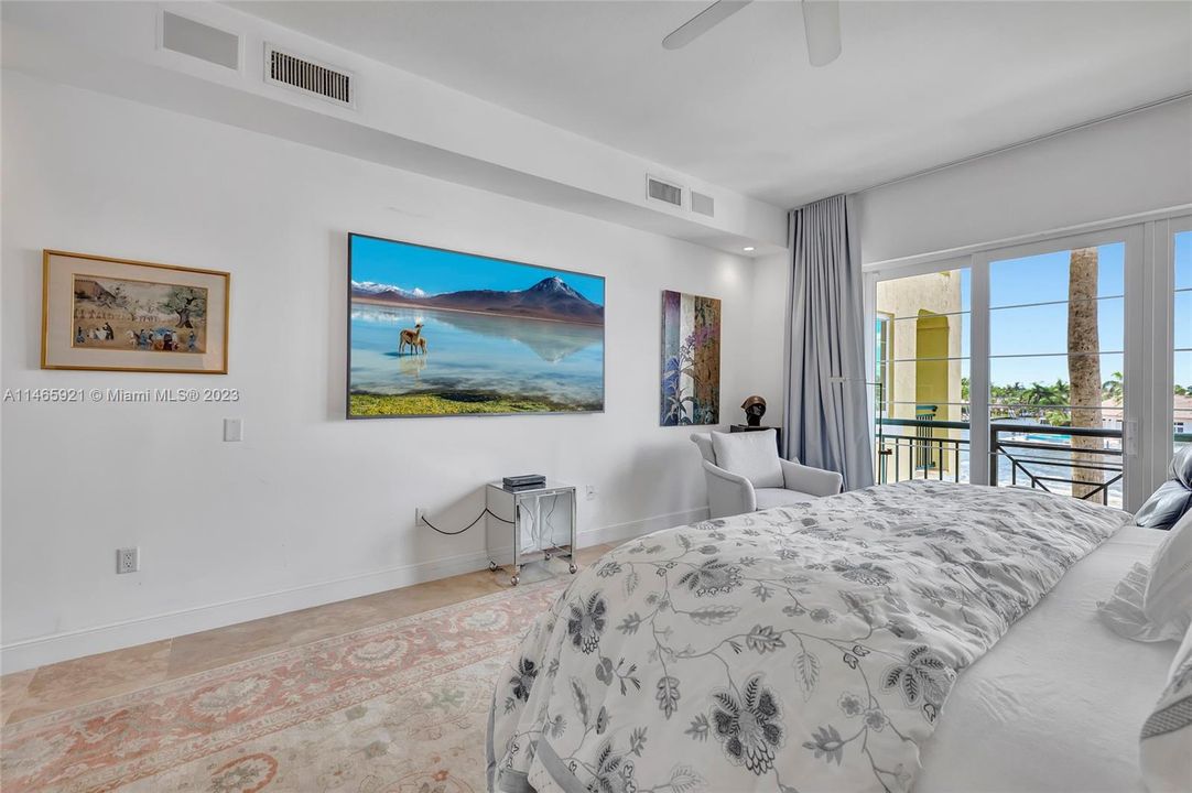 Recently Sold: $2,495,000 (3 beds, 3 baths, 3770 Square Feet)