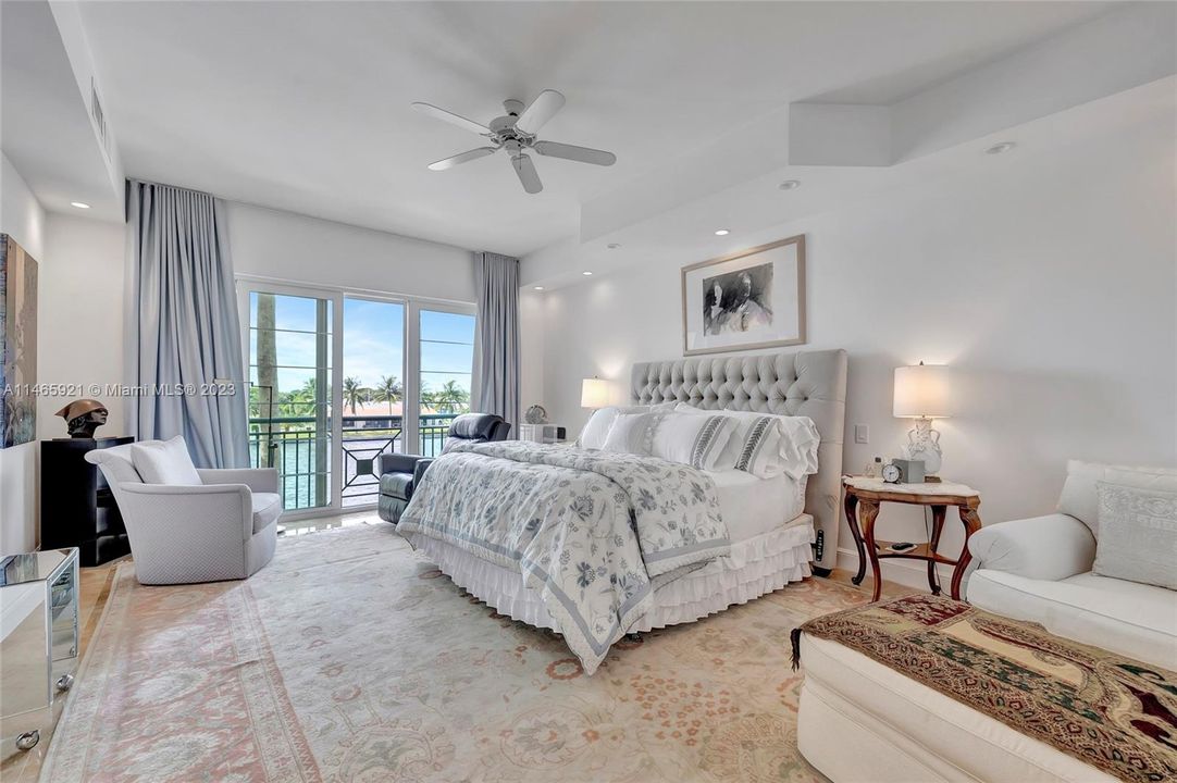 Recently Sold: $2,495,000 (3 beds, 3 baths, 3770 Square Feet)