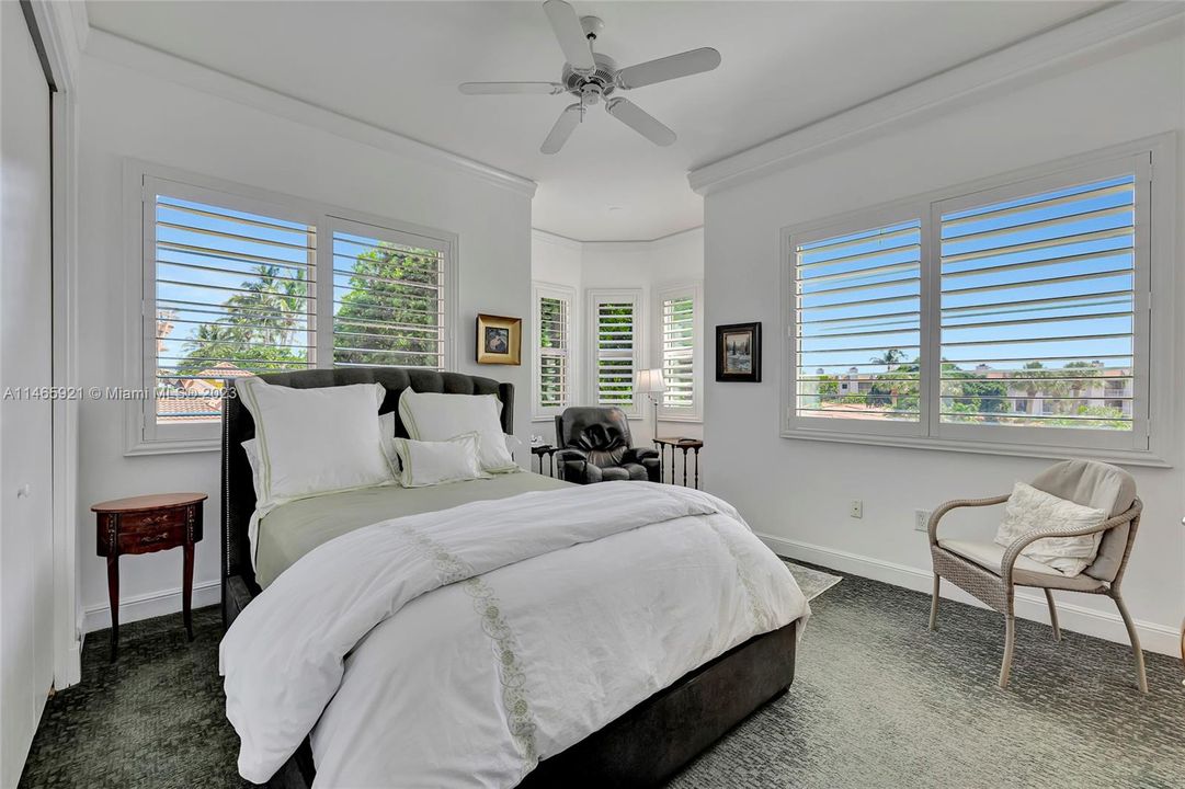 Recently Sold: $2,495,000 (3 beds, 3 baths, 3770 Square Feet)