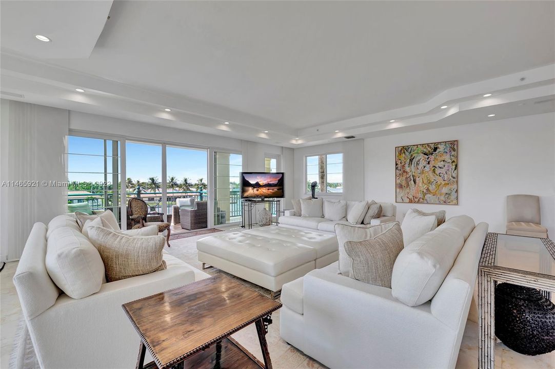 Recently Sold: $2,495,000 (3 beds, 3 baths, 3770 Square Feet)