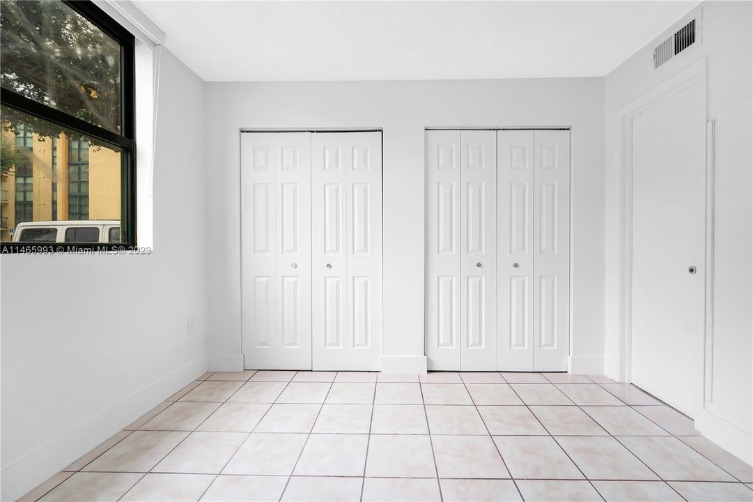 Recently Sold: $275,000 (2 beds, 2 baths, 898 Square Feet)