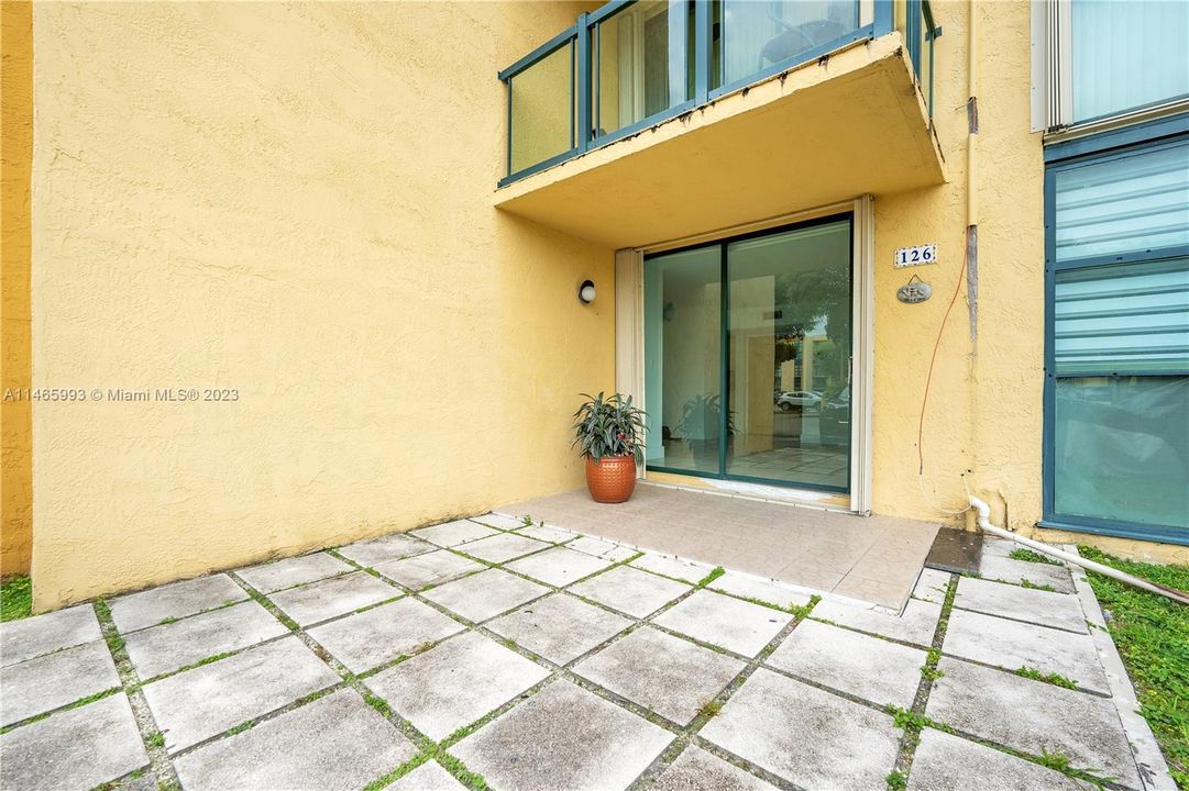 Recently Sold: $275,000 (2 beds, 2 baths, 898 Square Feet)