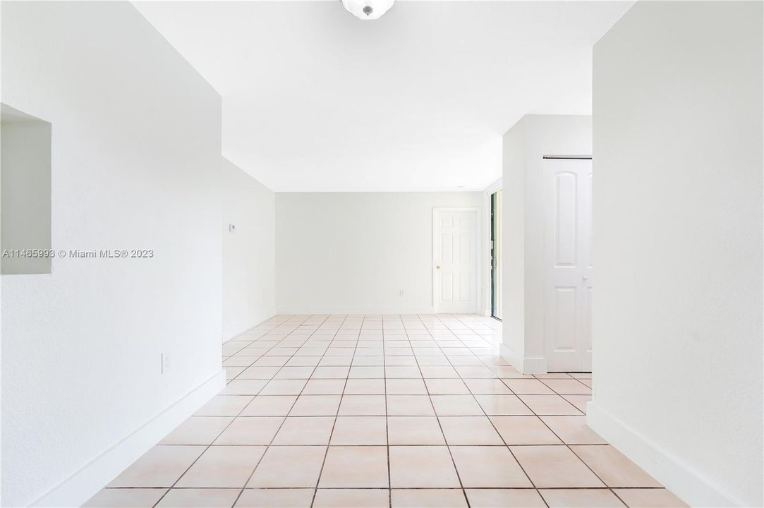 Recently Sold: $275,000 (2 beds, 2 baths, 898 Square Feet)