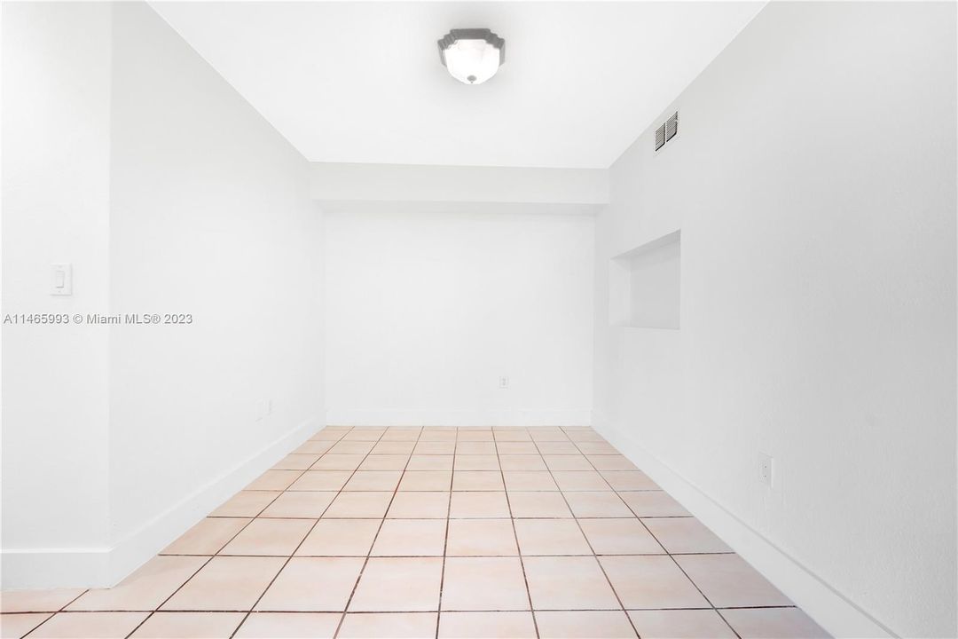 Recently Sold: $275,000 (2 beds, 2 baths, 898 Square Feet)