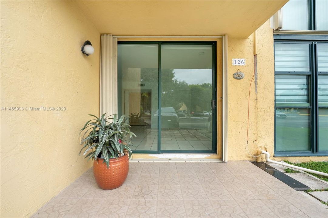 Recently Sold: $275,000 (2 beds, 2 baths, 898 Square Feet)