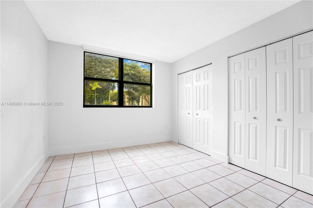 Recently Sold: $275,000 (2 beds, 2 baths, 898 Square Feet)