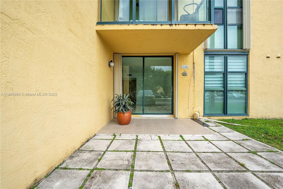 Recently Sold: $275,000 (2 beds, 2 baths, 898 Square Feet)