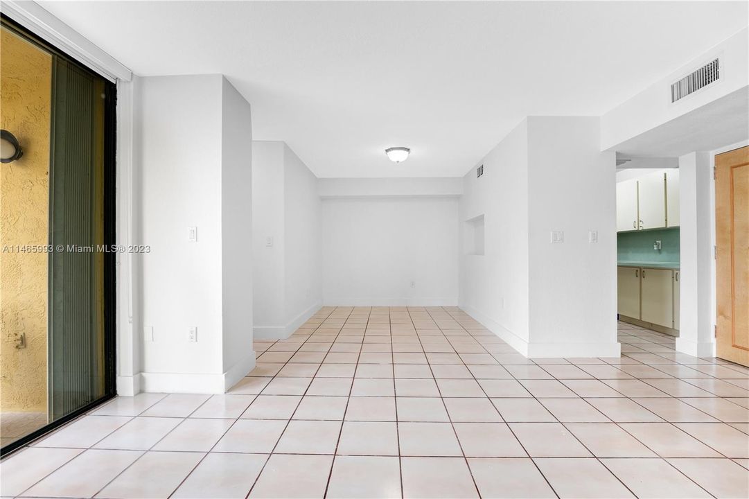 Recently Sold: $275,000 (2 beds, 2 baths, 898 Square Feet)