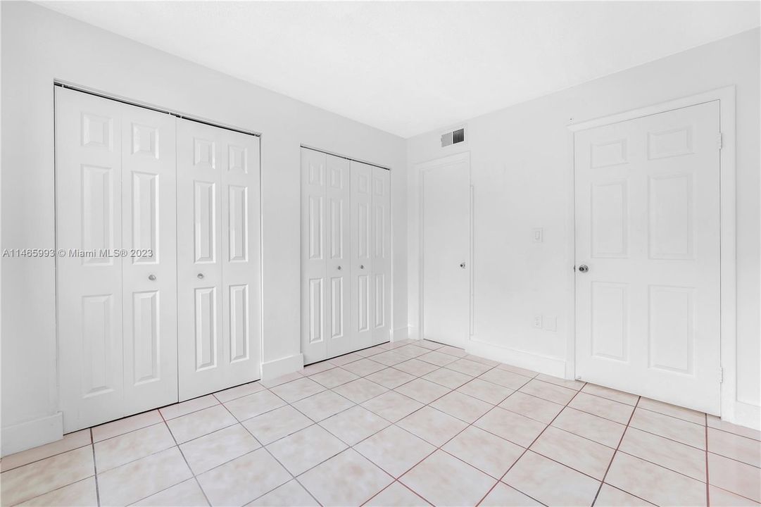 Recently Sold: $275,000 (2 beds, 2 baths, 898 Square Feet)