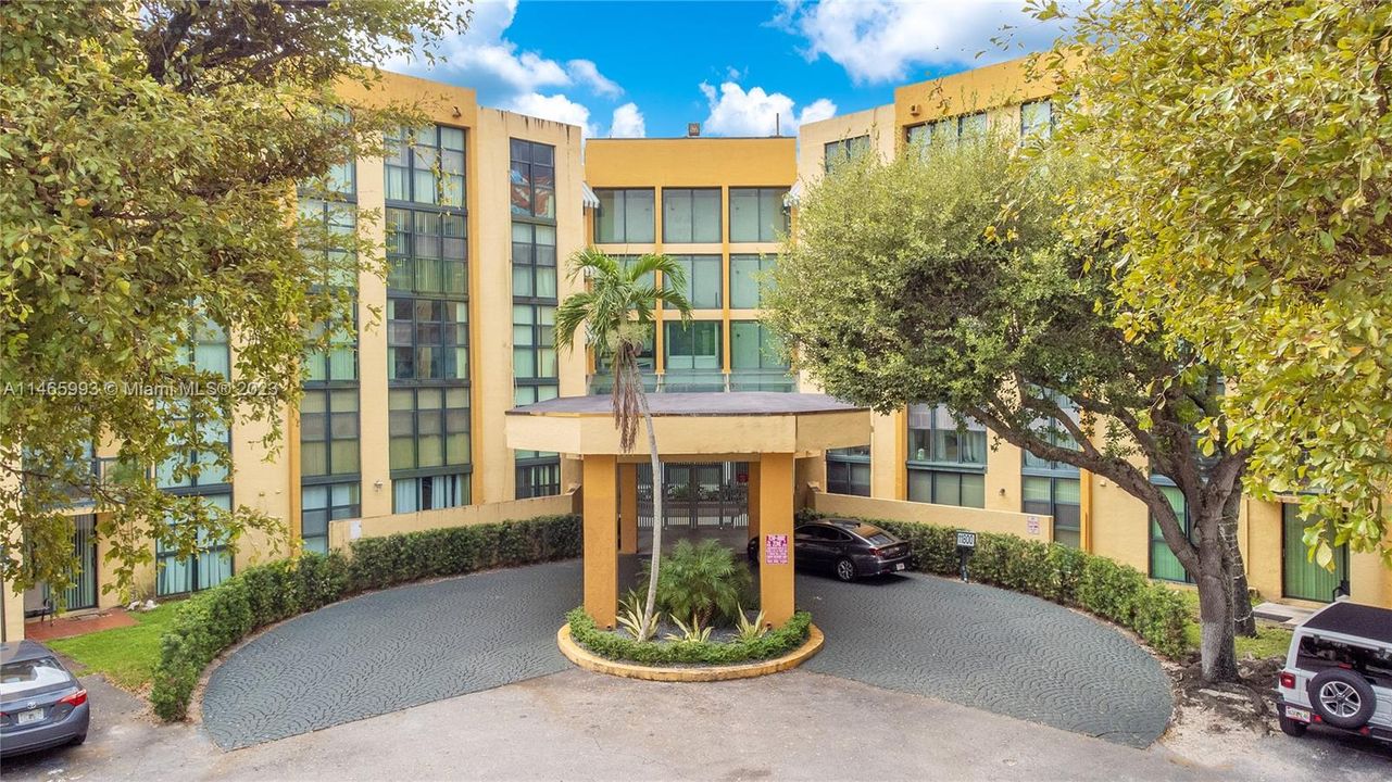 Recently Sold: $275,000 (2 beds, 2 baths, 898 Square Feet)