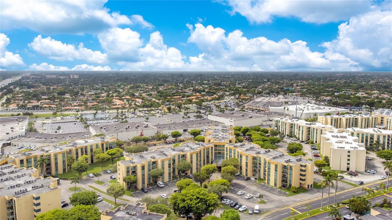 Recently Sold: $275,000 (2 beds, 2 baths, 898 Square Feet)