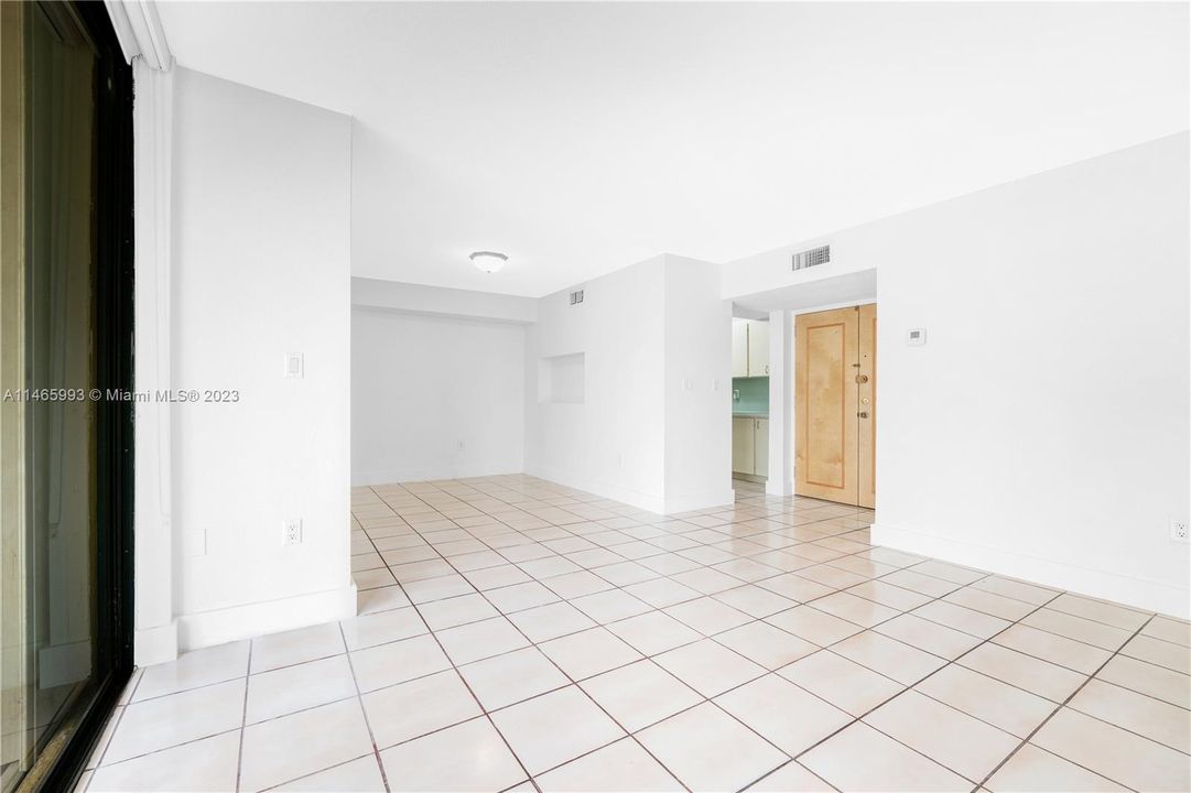 Recently Sold: $275,000 (2 beds, 2 baths, 898 Square Feet)