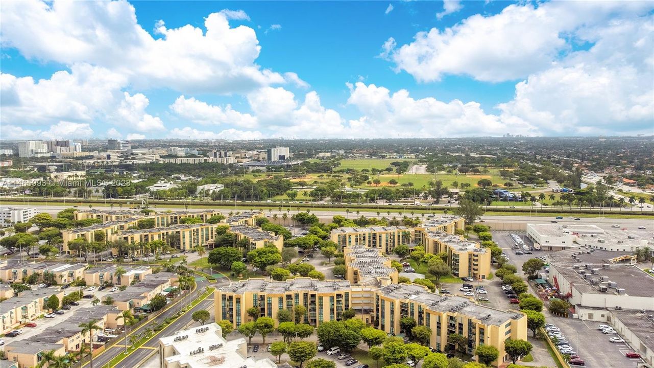 Recently Sold: $275,000 (2 beds, 2 baths, 898 Square Feet)