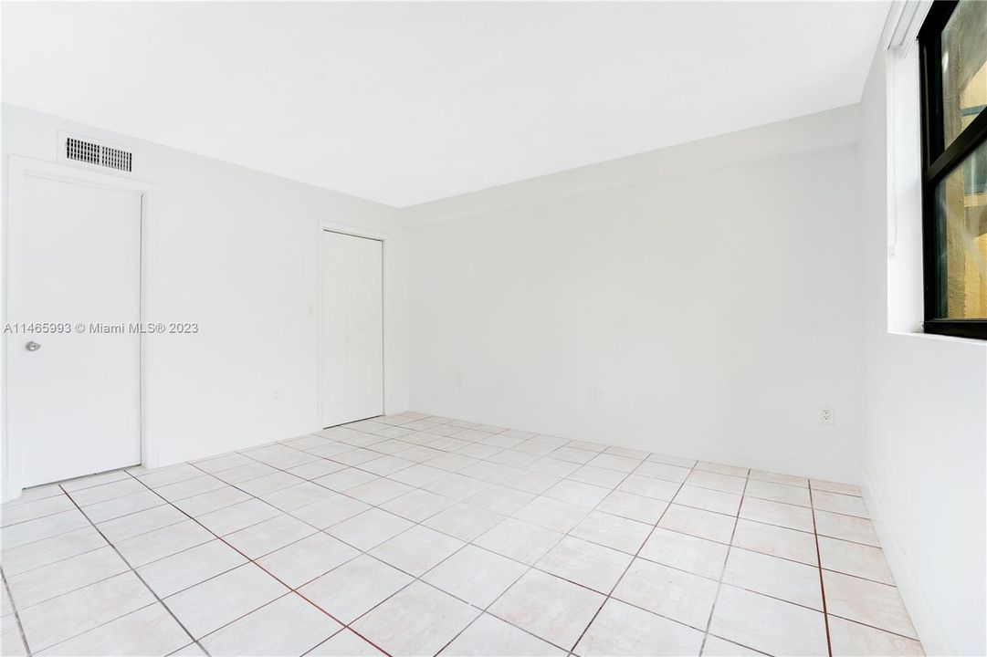 Recently Sold: $275,000 (2 beds, 2 baths, 898 Square Feet)