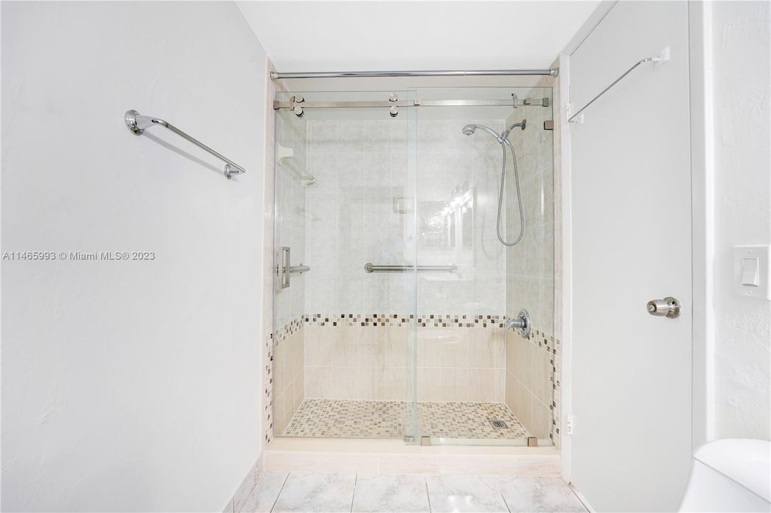 Recently Sold: $275,000 (2 beds, 2 baths, 898 Square Feet)