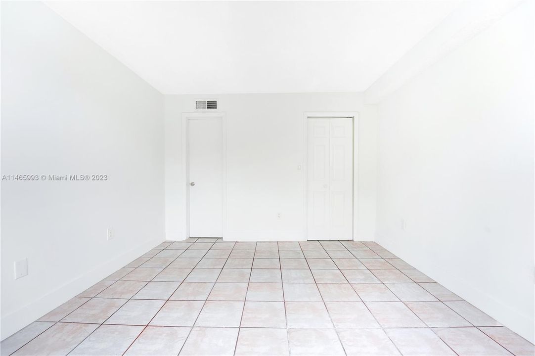 Recently Sold: $275,000 (2 beds, 2 baths, 898 Square Feet)