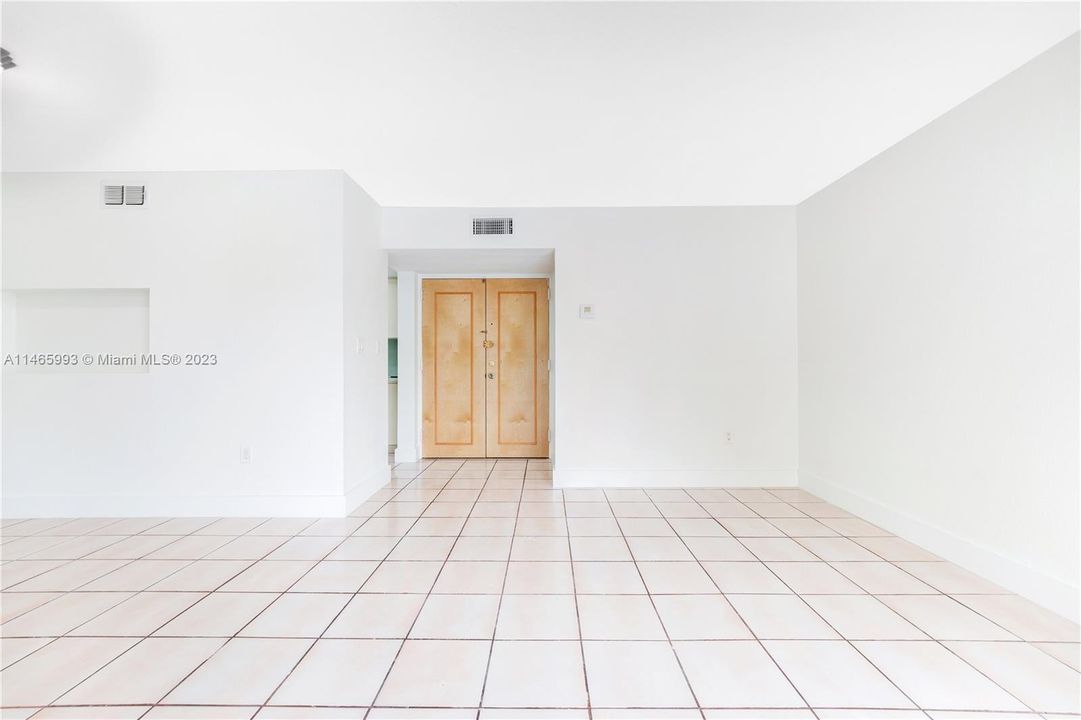 Recently Sold: $275,000 (2 beds, 2 baths, 898 Square Feet)