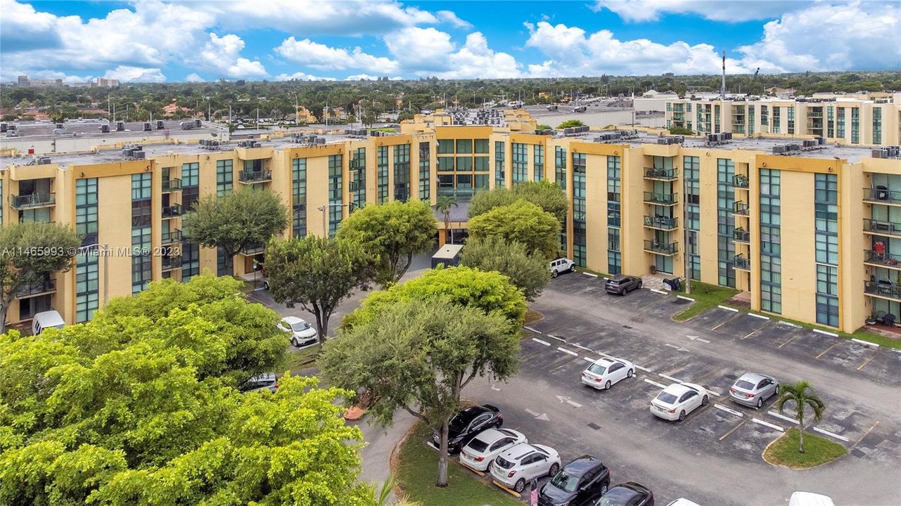 Recently Sold: $275,000 (2 beds, 2 baths, 898 Square Feet)