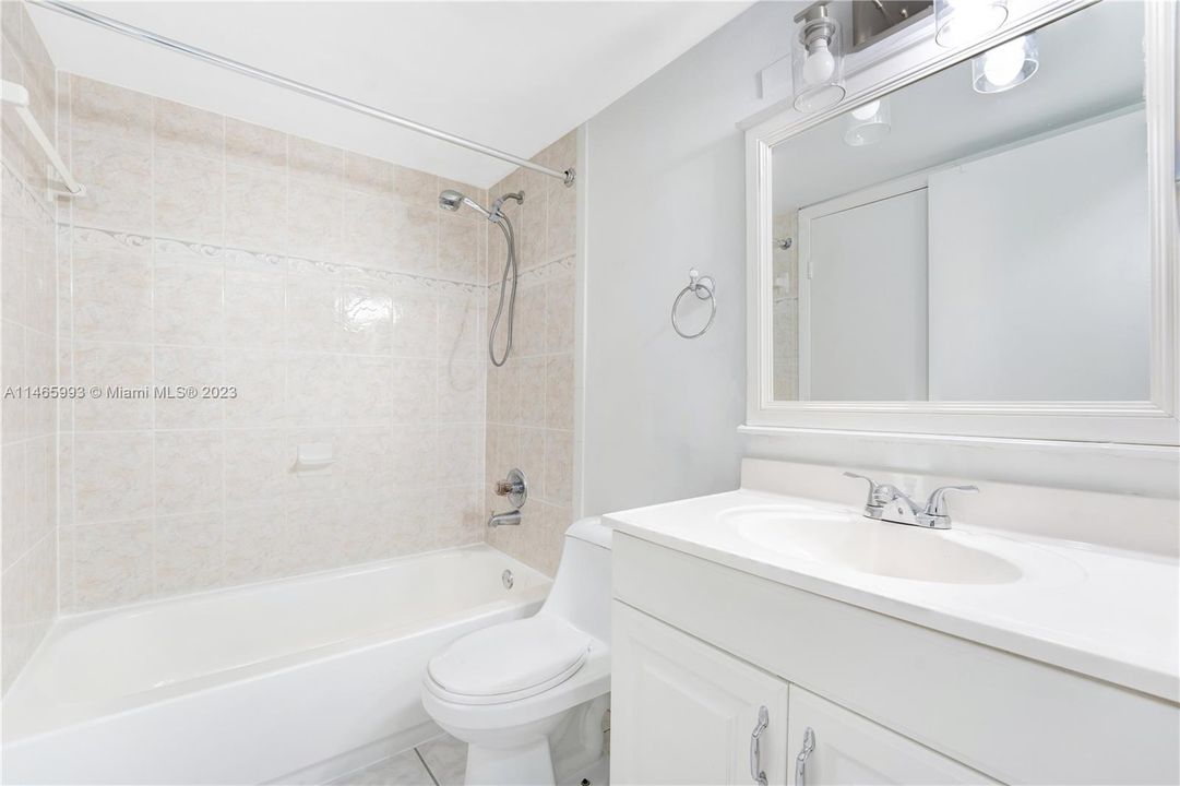 Recently Sold: $275,000 (2 beds, 2 baths, 898 Square Feet)