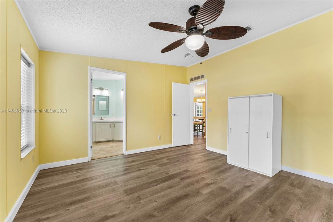 Recently Sold: $955,000 (2 beds, 2 baths, 1360 Square Feet)