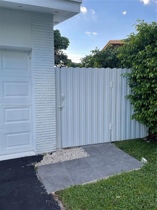 Recently Rented: $1,300 (0 beds, 1 baths, 1666 Square Feet)