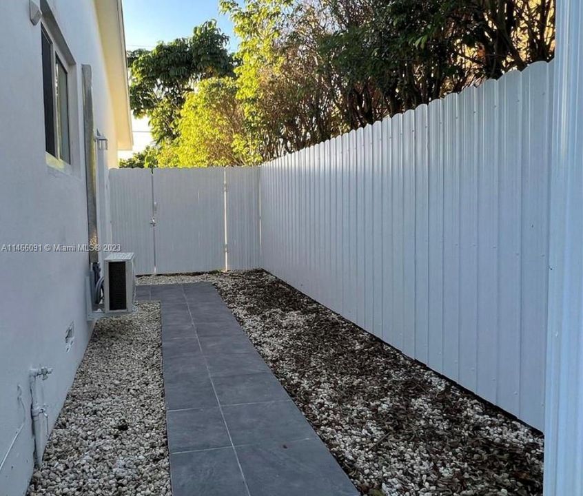 Recently Rented: $1,300 (0 beds, 1 baths, 1666 Square Feet)