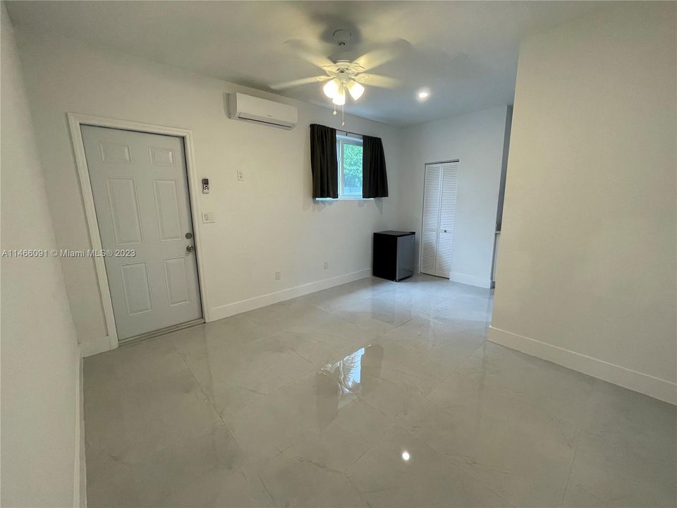 Recently Rented: $1,300 (0 beds, 1 baths, 1666 Square Feet)