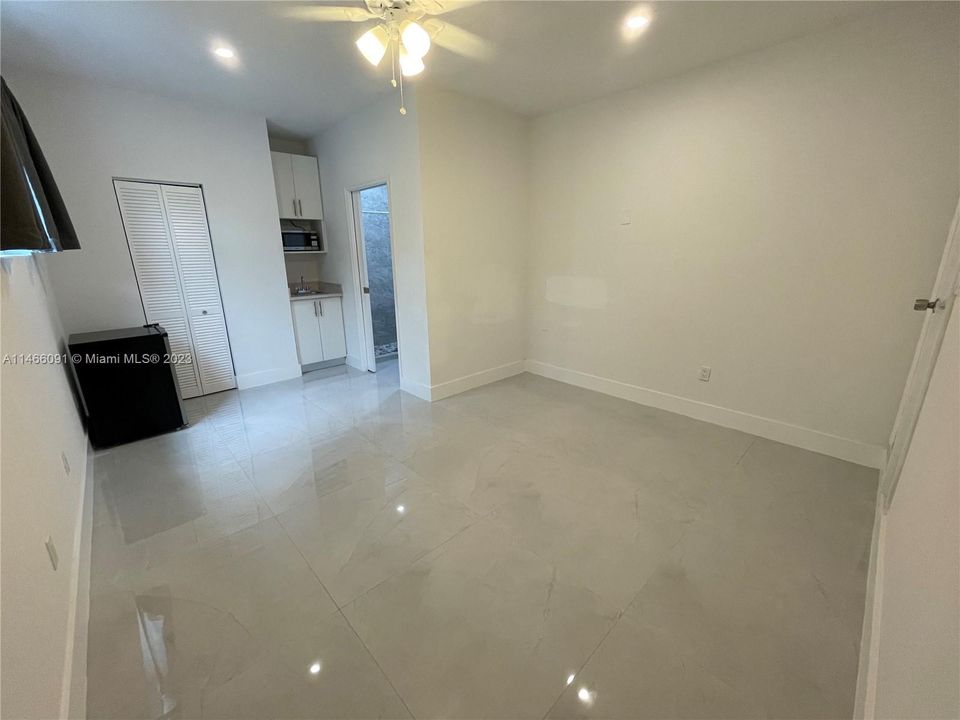 Recently Rented: $1,300 (0 beds, 1 baths, 1666 Square Feet)